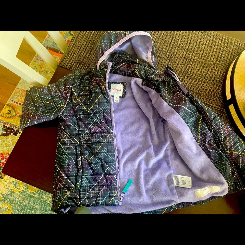 5t Cat & Jack winter jacket. Lightly used. Excellent condition. No stains.